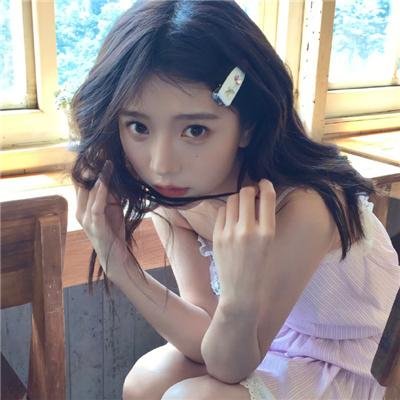 戴金色面具的男子